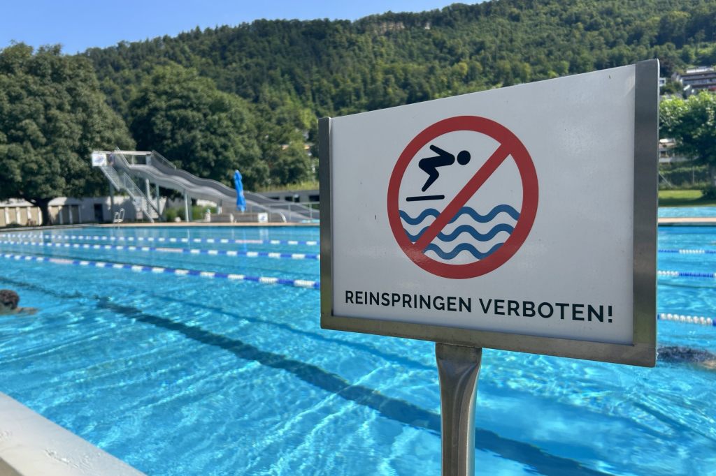 Der Regen vermiest den Badis das Geschäft