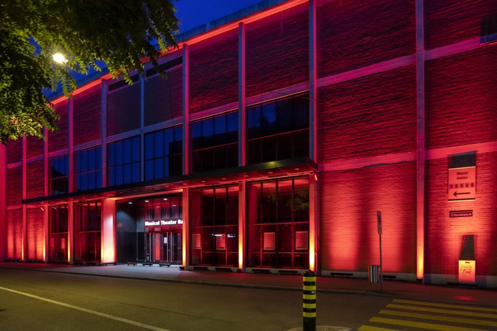 Regierung will Frist für Hallenbad-Abstimmung erneut verlängern