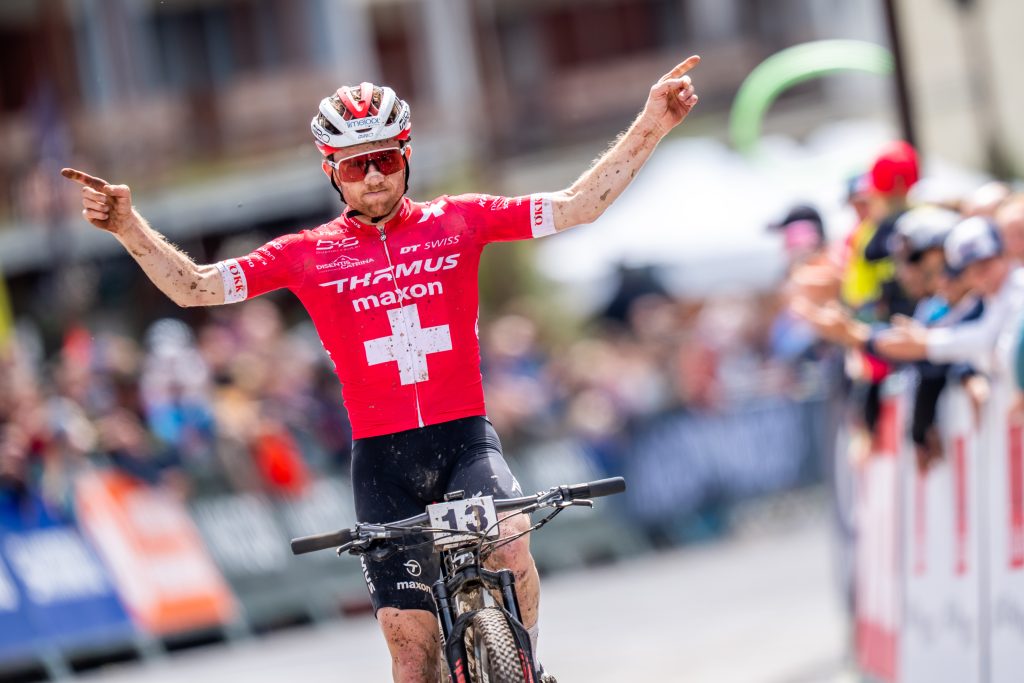 Mathias Flückiger erringt Sieg neben der Mountain-Bike-Strecke