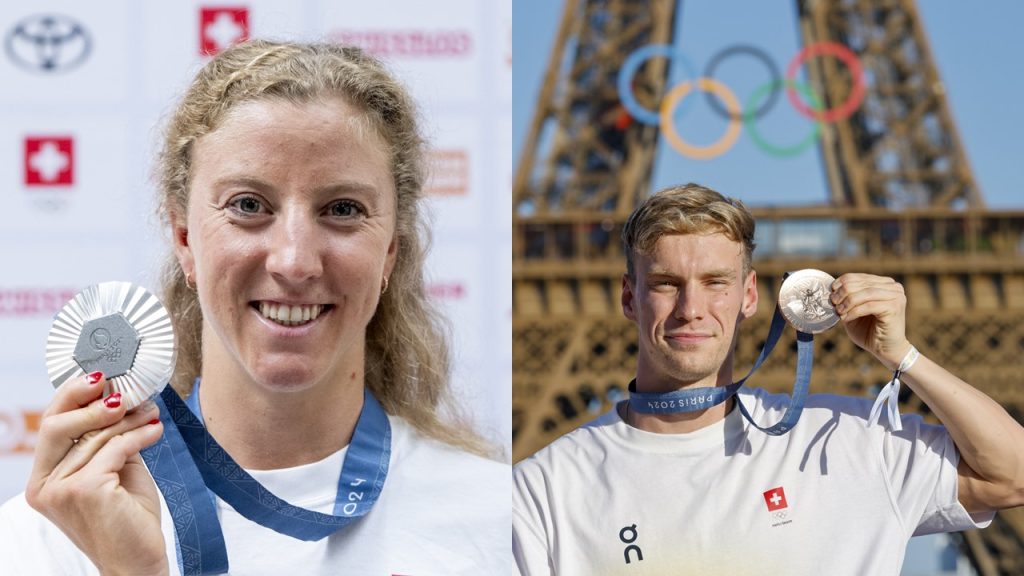 Derron und Mityukov tragen Fahne bei der Schlussfeier