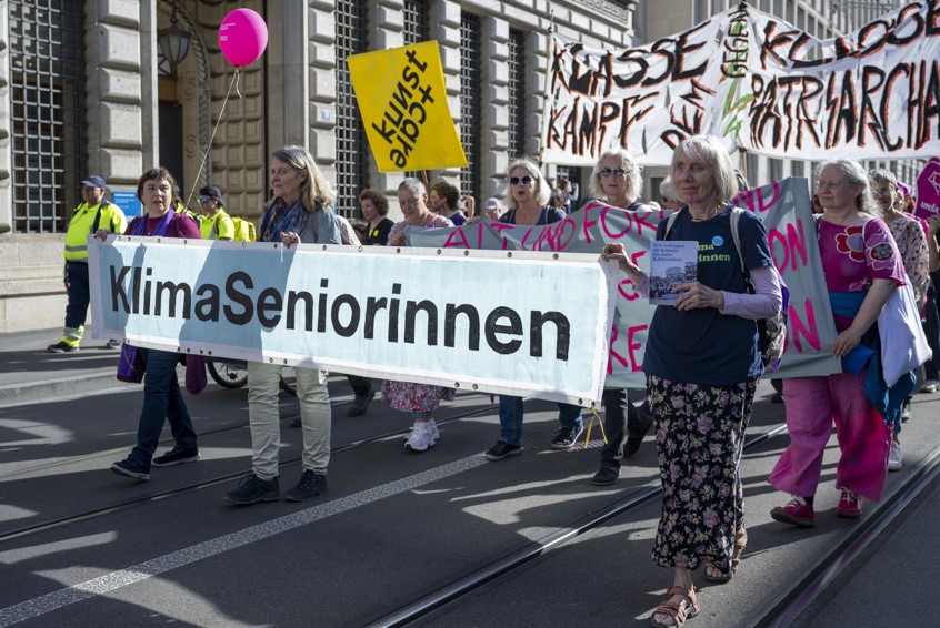Nach Bundesrats-Statement: Klimaseniorinnen protestieren auf dem Marktplatz