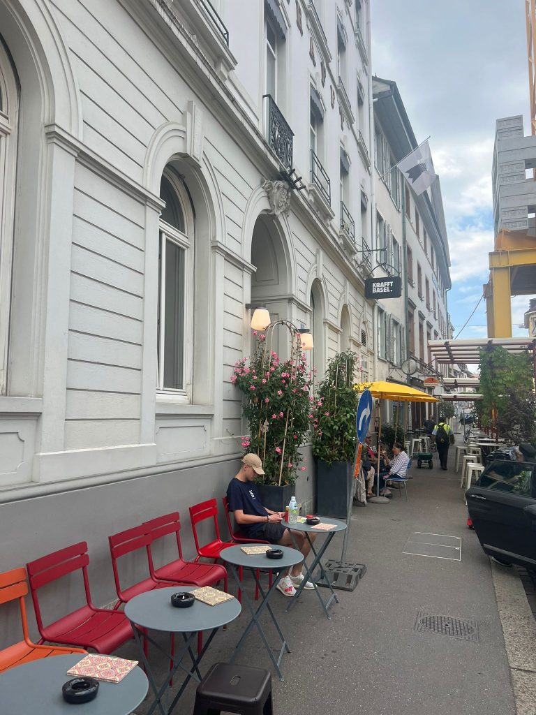 Verkehrsproblem in der Rheingasse: «Es kommt fast täglich zu heiklen Situationen»