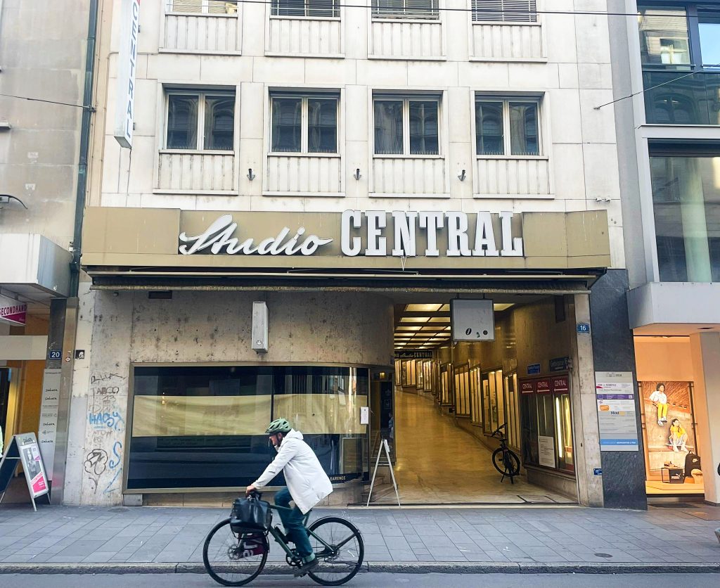 Aus geschlossenem Kino Studio Central wird eine Minigolf-Bar