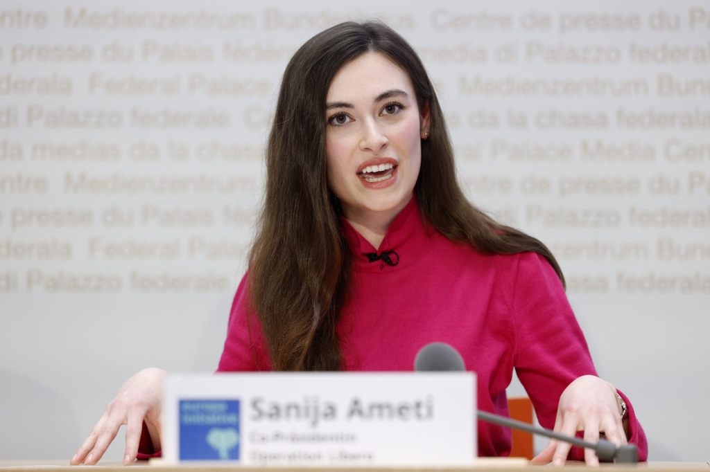 Nach Schüssen auf christliche Bilder: Strafanzeigen gegen Sanija Ameti eingereicht