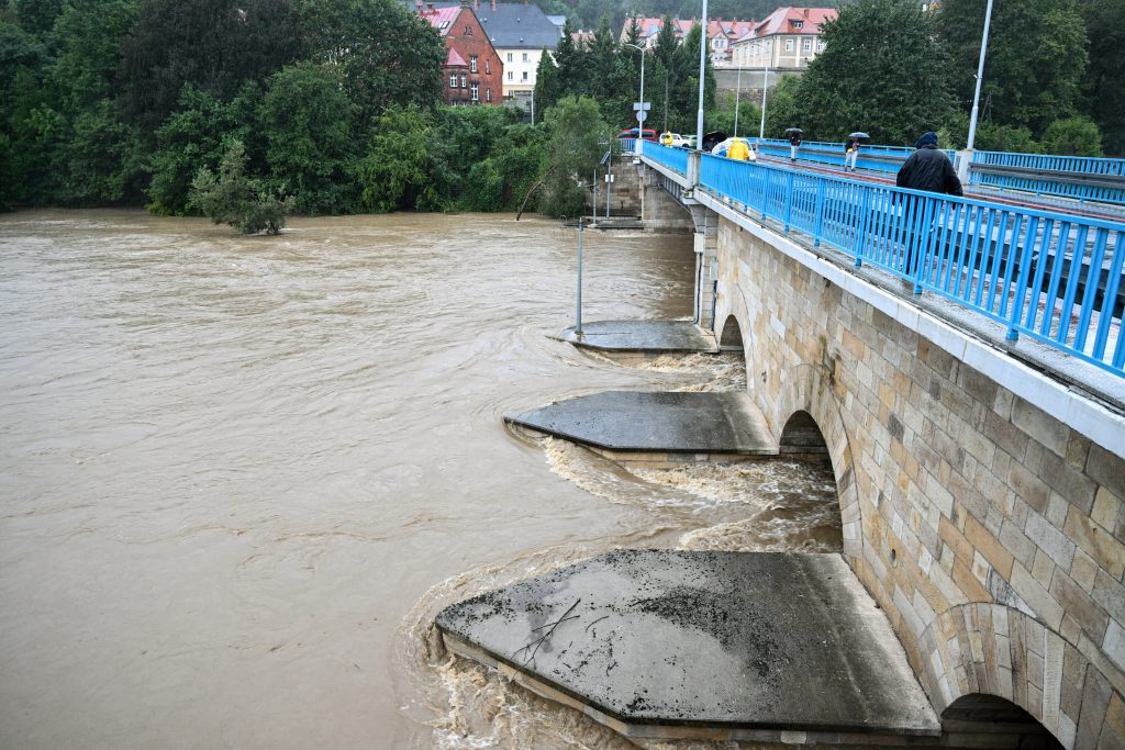 Hochwasser von Polen bis Österreich: Deutschland rüstet sich