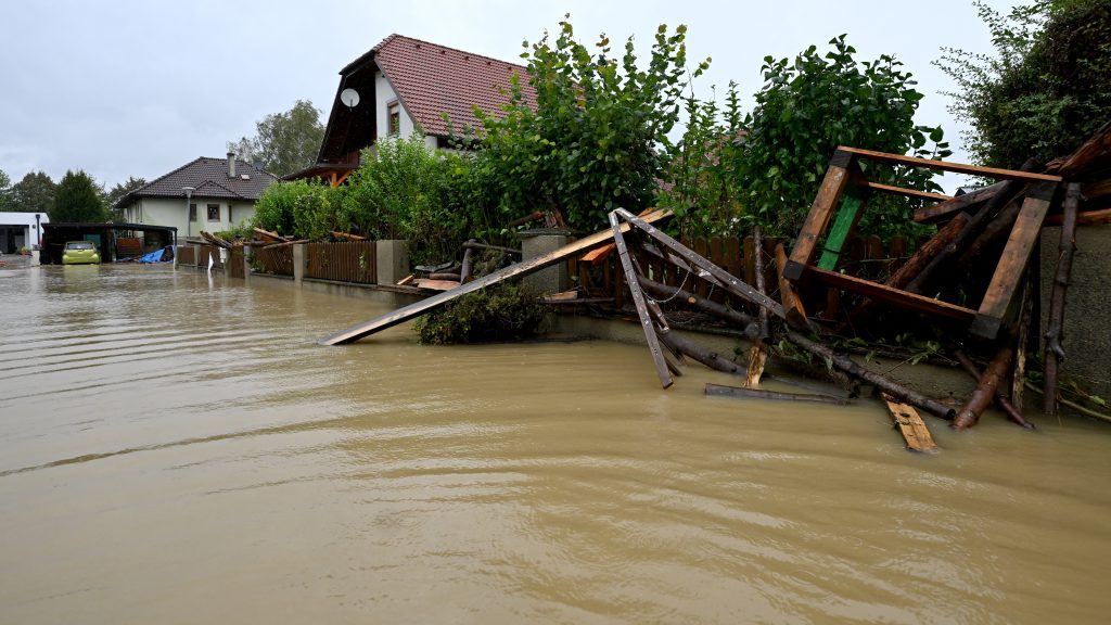 Hochwasser in Österreich: Zwei Menschen tot in Häusern gefunden