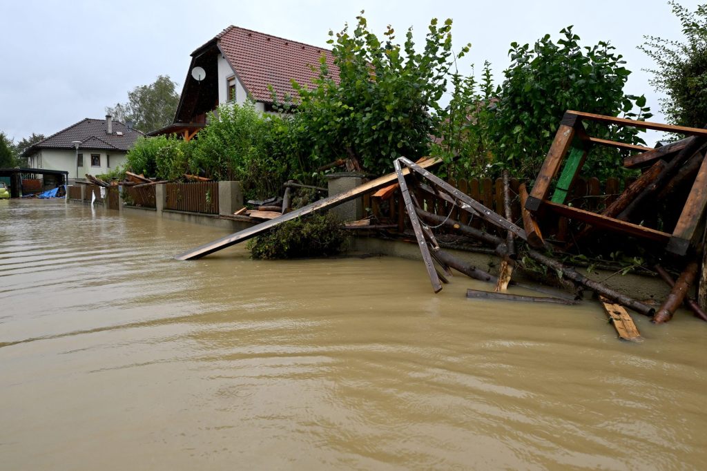Hochwasser in Österreich: Zwei Menschen tot in Häusern gefunden