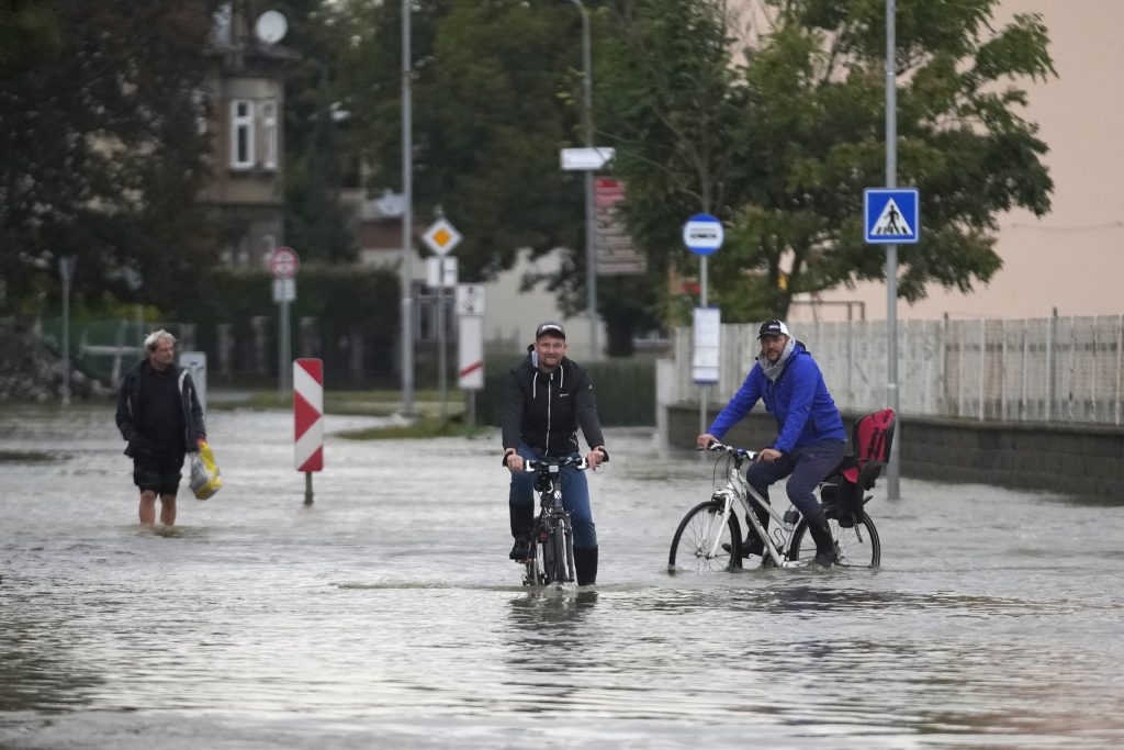 Hochwasser von Polen bis Österreich: Deutschland rüstet sich