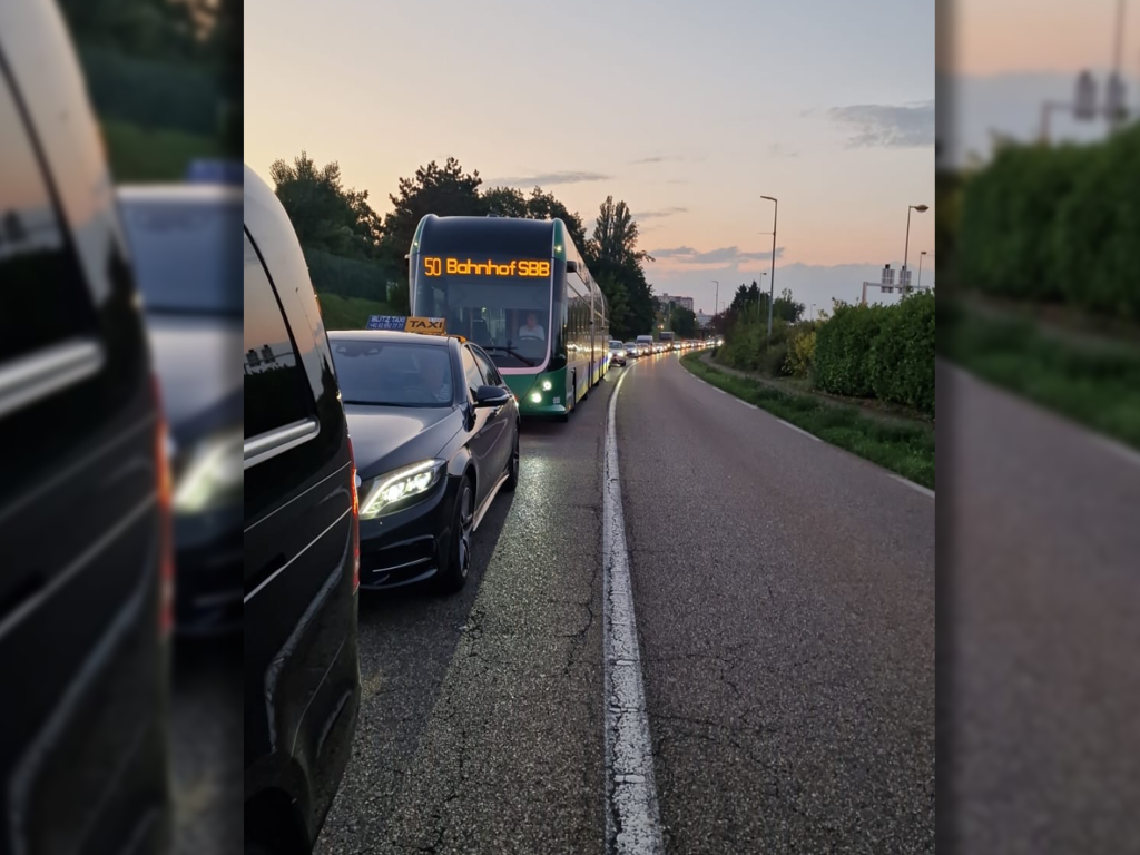 Baustellen sorgen für Staus zu Ferienbeginn – EAP genervt