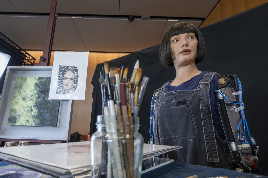 Erstmals wird von Roboter gemaltes Bild versteigert