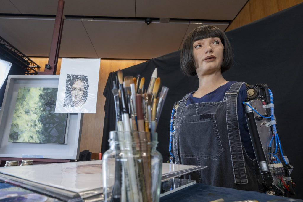 Erstmals wird von Roboter gemaltes Bild versteigert