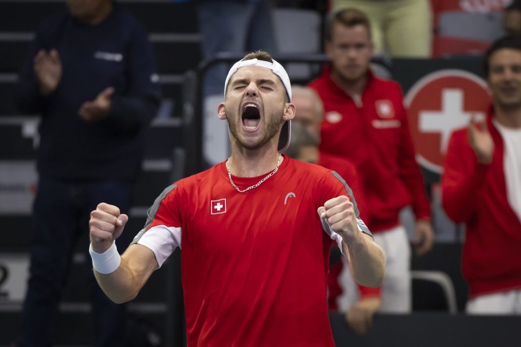 Jérôme Kym aus Möhlin gewinnt gegen den Basler Henry Bernet
