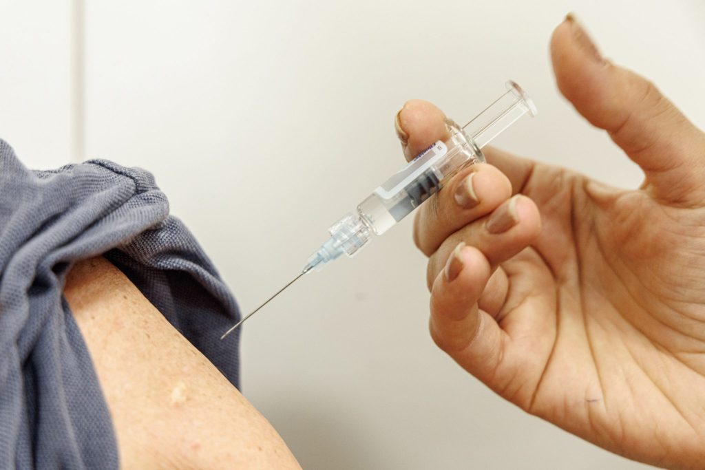 BAG empfiehlt Corona- und Grippeimpfung