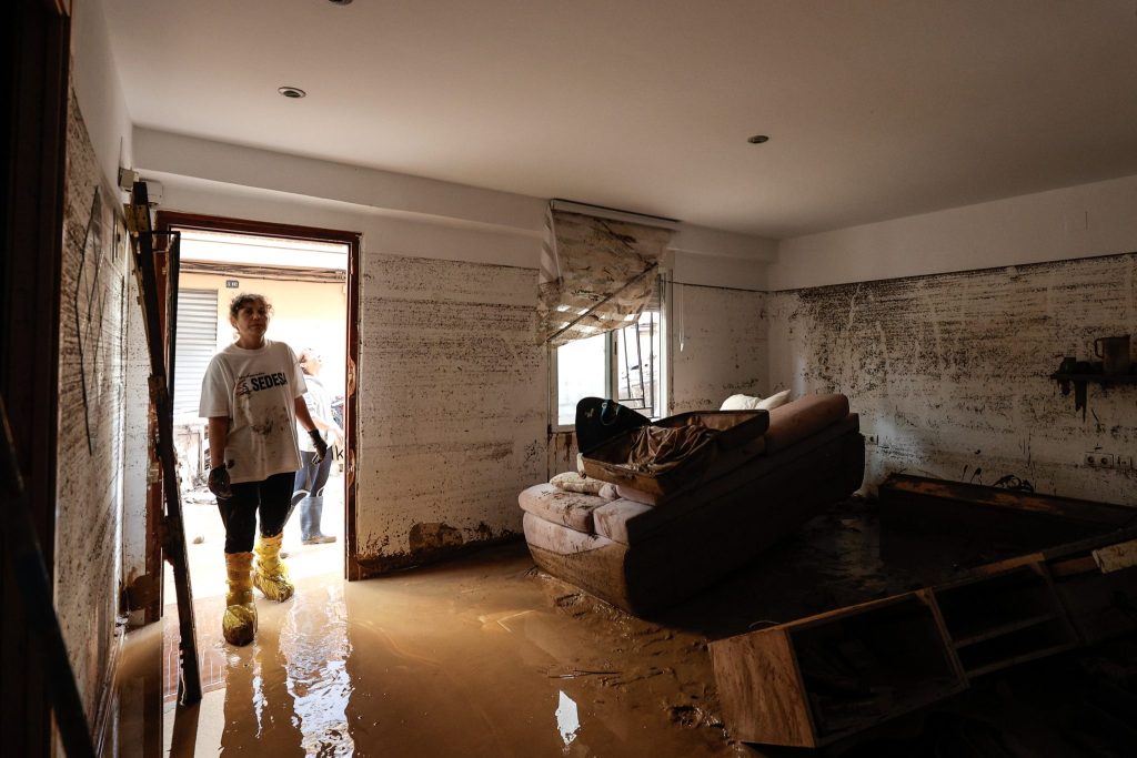 Aufräumarbeiten nach Flutkatastrophe in Spanien gehen weiter