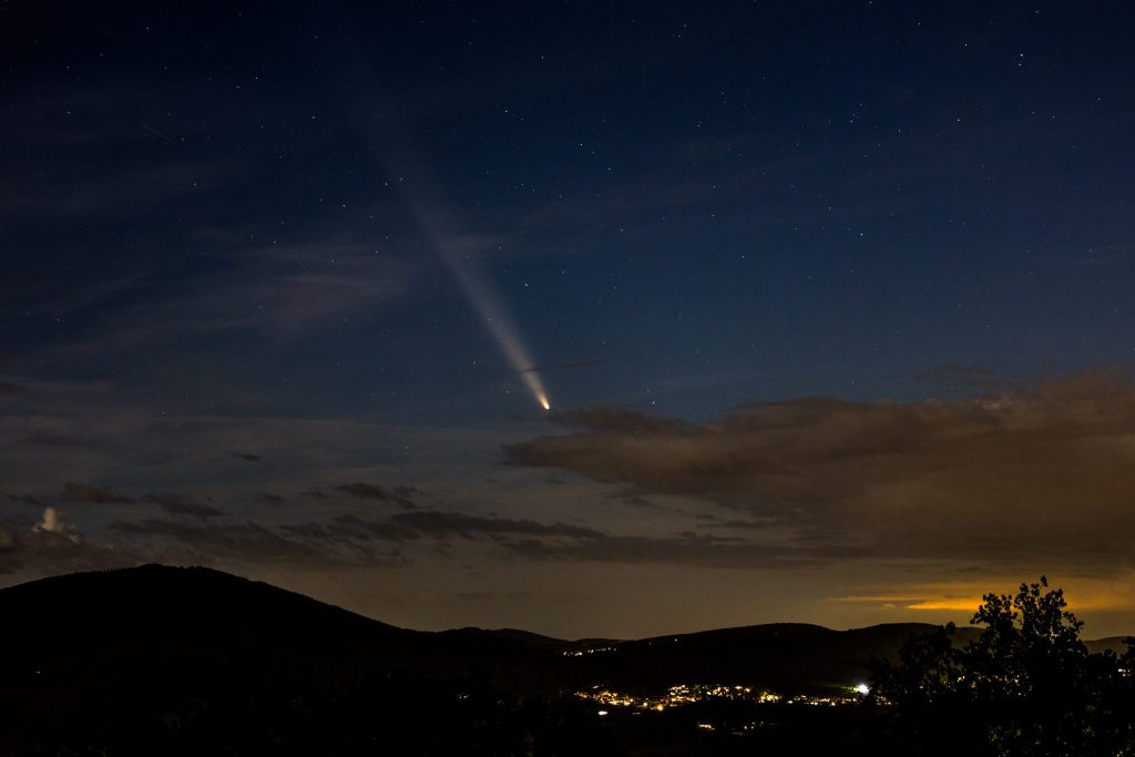 So schön leuchtete der Komet Tsuchinshan-Atlas am Nachthimmel