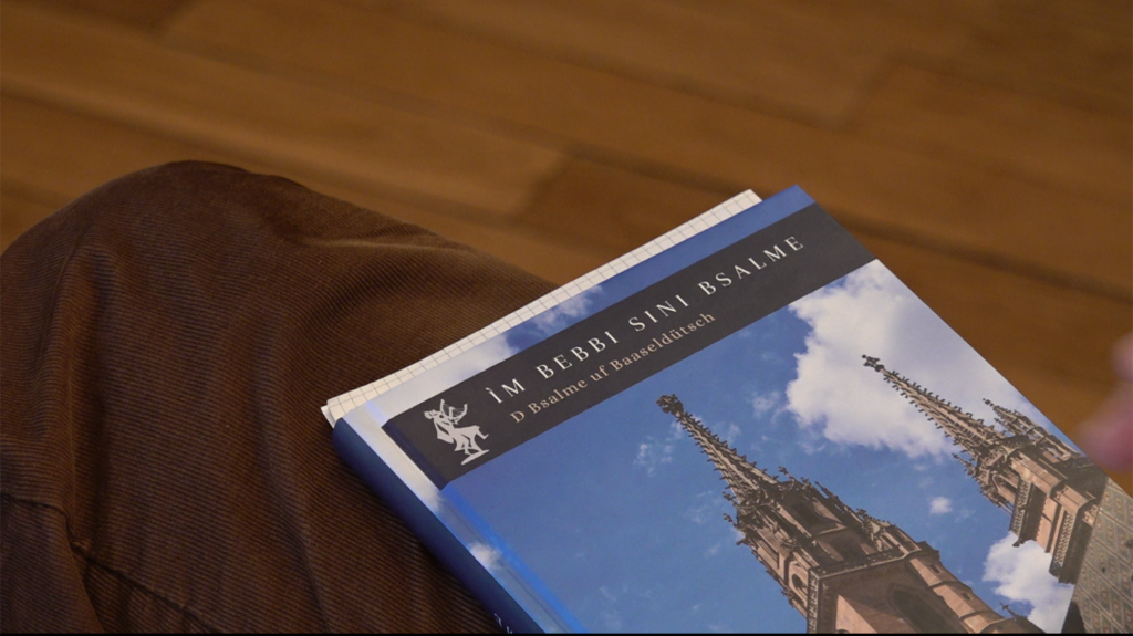 Baseldeutsch trifft auf die Bibel: «Bebbi-Sagg, Babbe Jesu und Buschi»