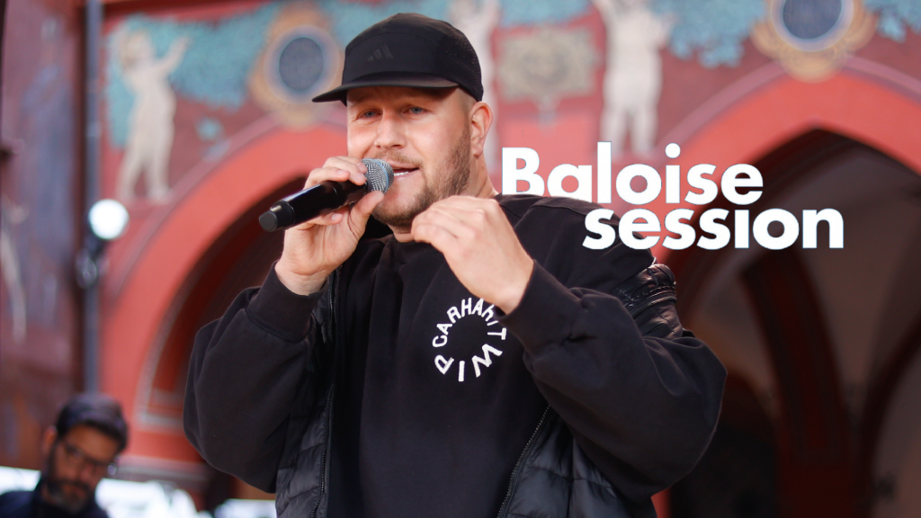 Zwischen Politikern und Fans: Skip rappt im Basler Rathaus