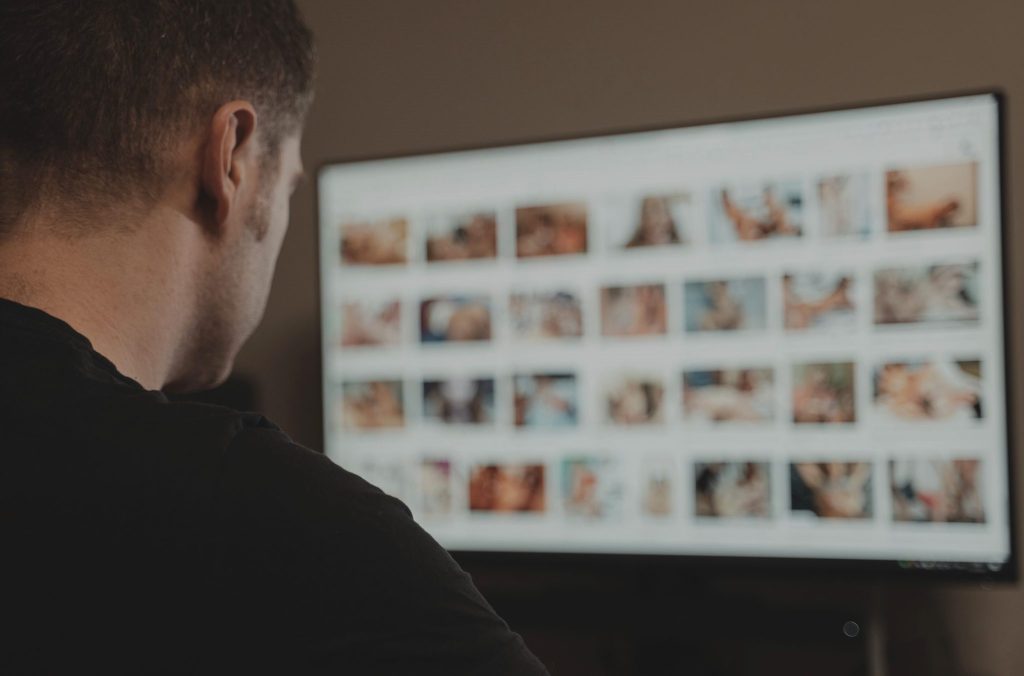 Vergewaltigung, harte Pornografie, Nötigung: 56-jähriger Deutscher vor Gericht