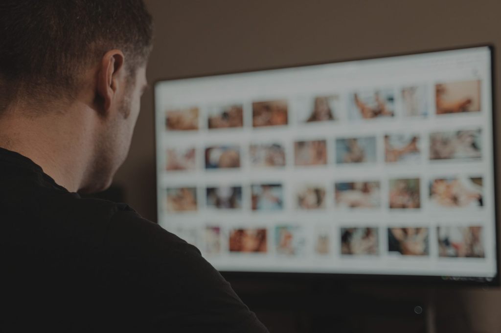 Vergewaltigung, harte Pornografie, Nötigung: 56-jähriger Deutscher vor Gericht