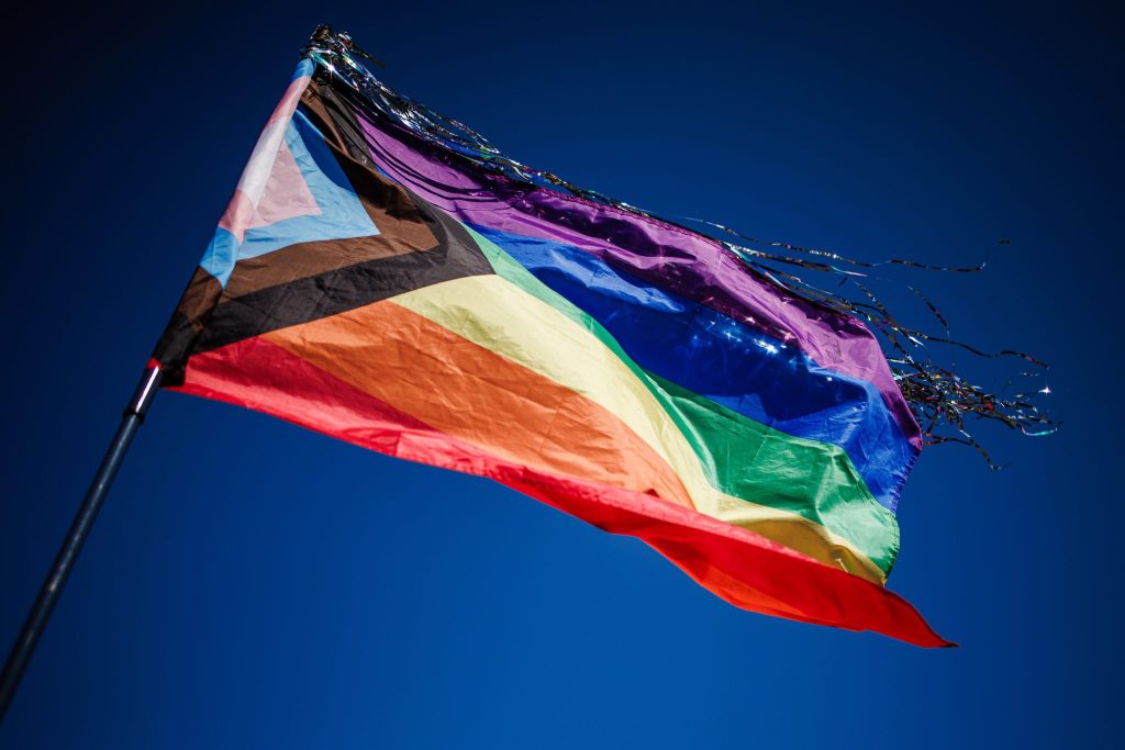 Mehrheit in Bevölkerungsumfrage sieht zu viel Beachtung für Queere