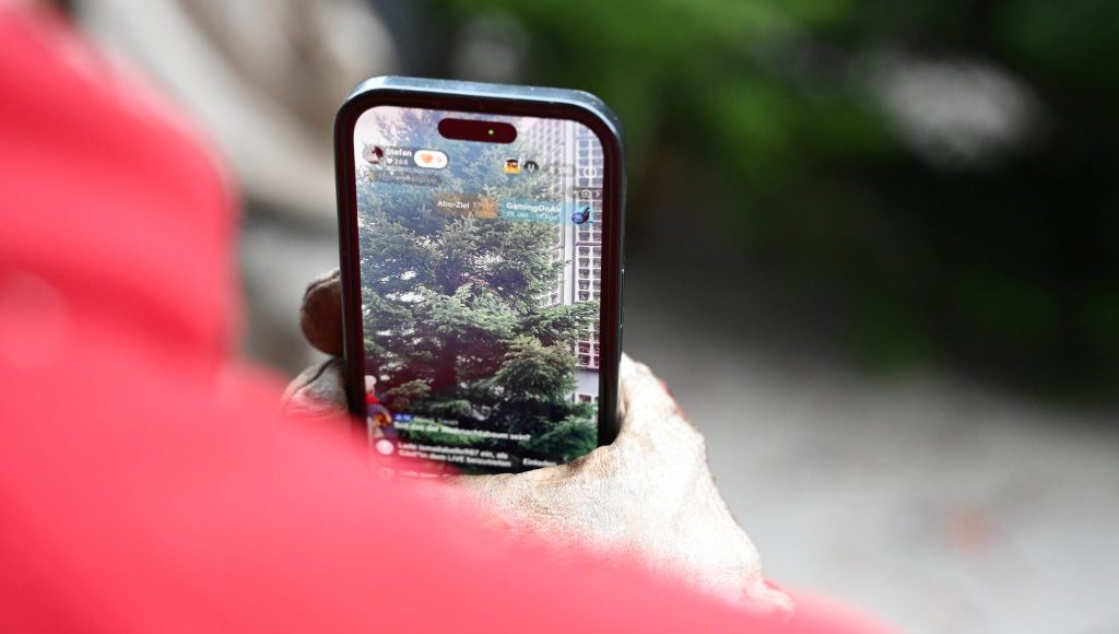 Knapp die Hälfte der Bevölkerung ist vom Smartphone abhängig