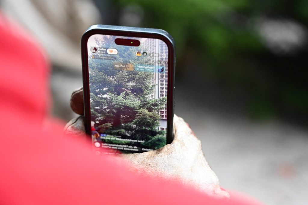 Knapp die Hälfte der Bevölkerung ist vom Smartphone abhängig