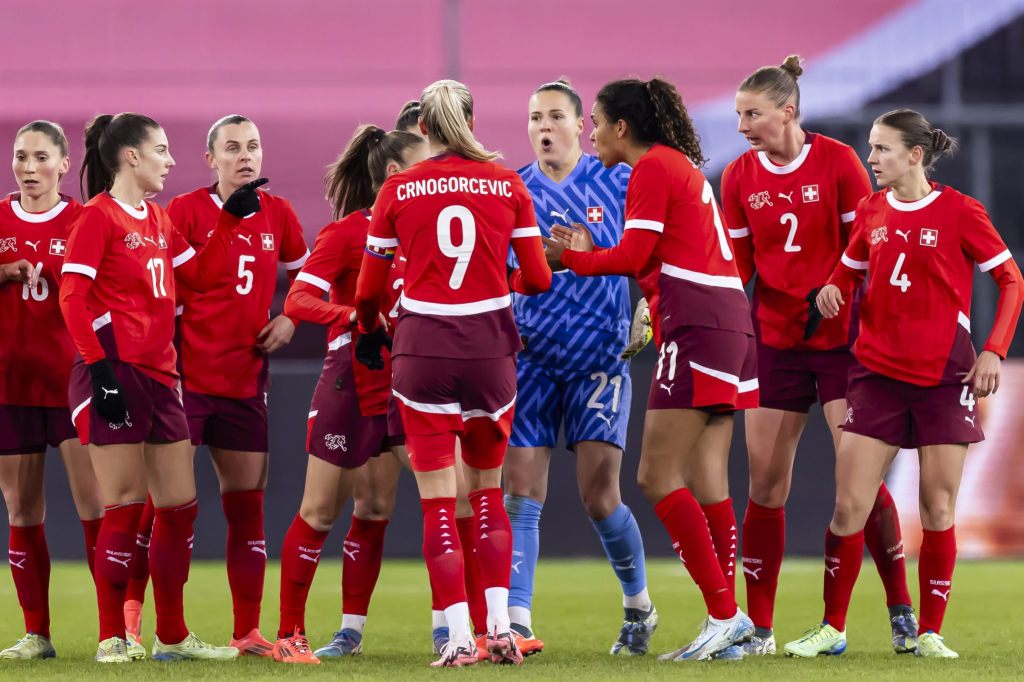 Schweizerinnen tauchen gegen Deutschland vor Rekordkulisse mit 0:6
