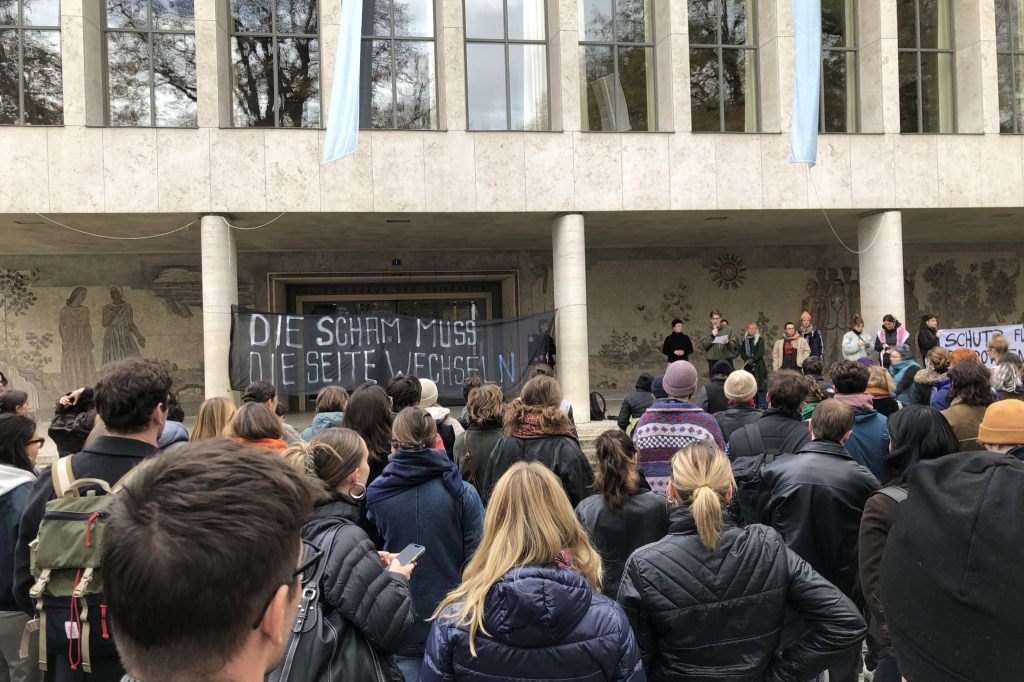 Kollektiv fordert mehr Schutz für Betroffene von sexualisierter Gewalt