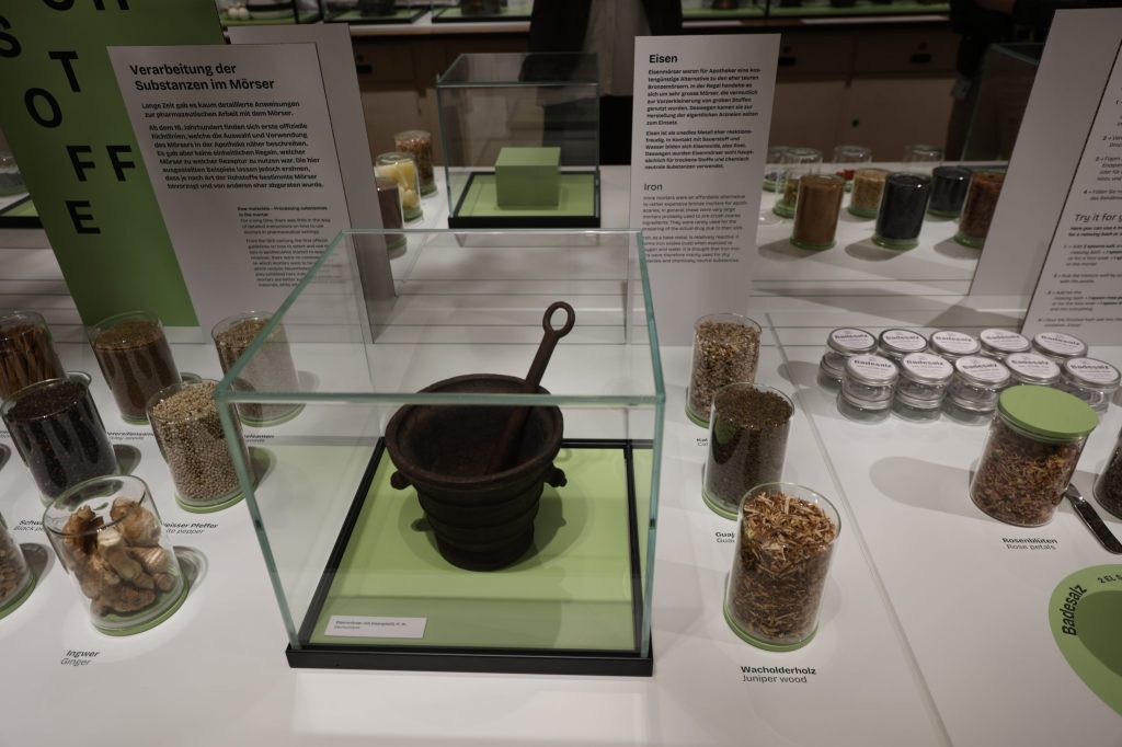 Zwischen Kulinarik und Pharmazie: Ein Besuch in der Sonderausstellung «Mörser»