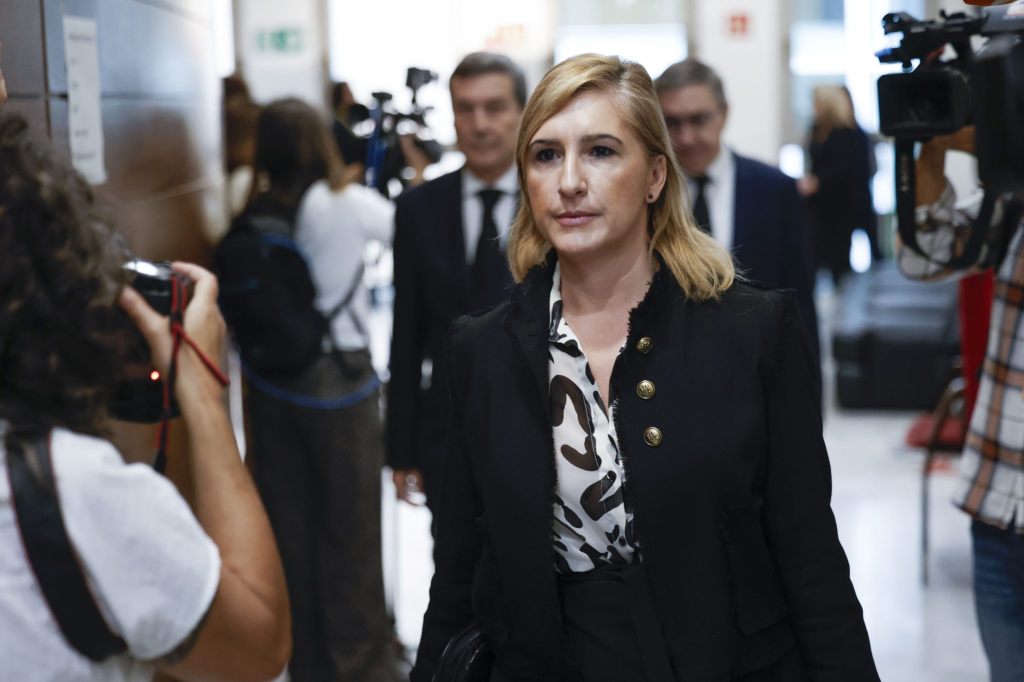 Spanische Ministerin nach Unwetter entlassen