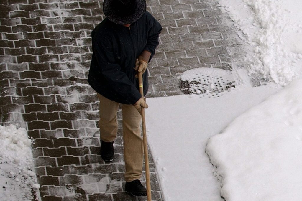 Hauseigentümer sind gefordert: Staatlicher Trottoir-Winterdienst ist noch nicht bereit