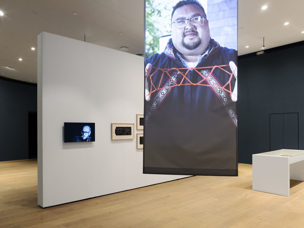 Fadenspiele in Kunst und Ethnologie im Tinguely Museum