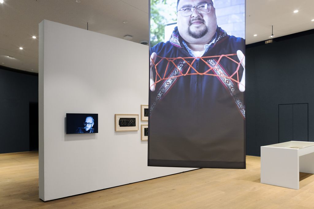 Fadenspiele in Kunst und Ethnologie im Tinguely Museum