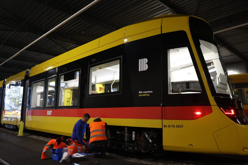 Das neue Tina-Tram macht Lärm – BLT sucht nach Lösung