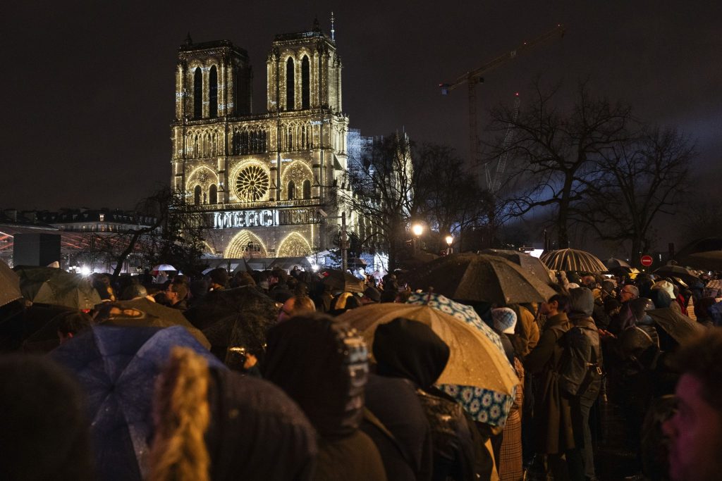 Notre-Dame mit Glanz und vielen Emotionen wiedereröffnet