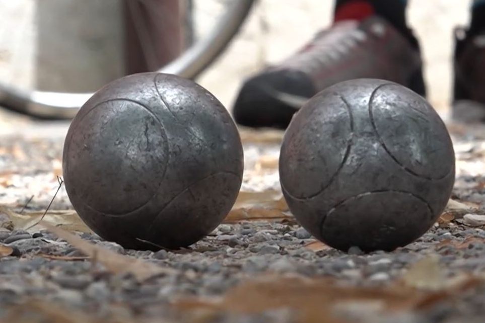 Zwischen Kugeln und Kommerz: Boule-Spieler appellieren an den Grossen Rat