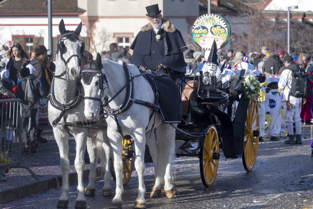 «Wieder geht eine Tradition kaputt» – Immer weniger Chaisen an der Basler Fasnacht