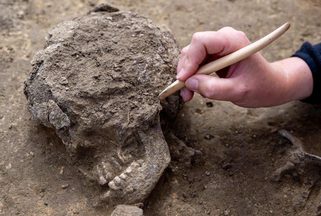 Archäologen finden sitzend bestattete Gallier in Dijon