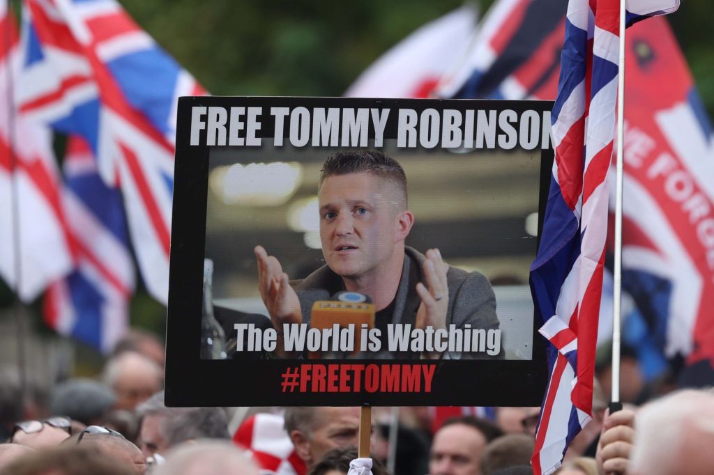 Elon Musk fordert Freilassung von britischem Rechtsextremen