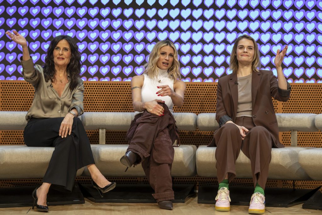 Michelle Hunziker, Sandra Studer und Hazel Brugger moderieren den ESC