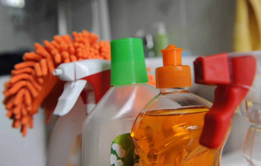 Kantonslabor deckt schwerwiegende Mängel bei Chemikalien auf