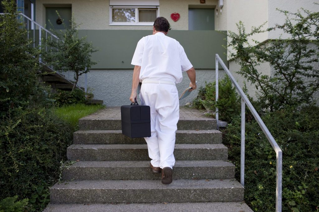 Während Totalsperre: Kanton spricht Geld für Behandlung zu Hause