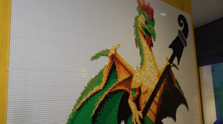 Basilisk aus Lego: Ausstellung im Spielzeug Welten Museum