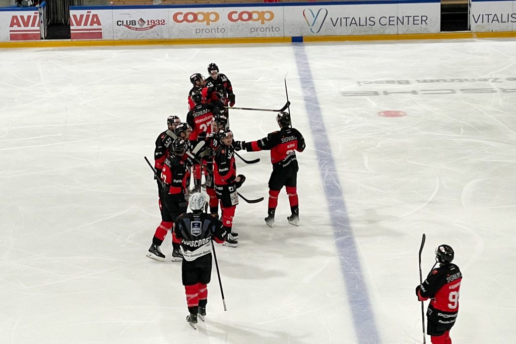 Sieg in der Verlängerung – EHC Basel legt wieder vor