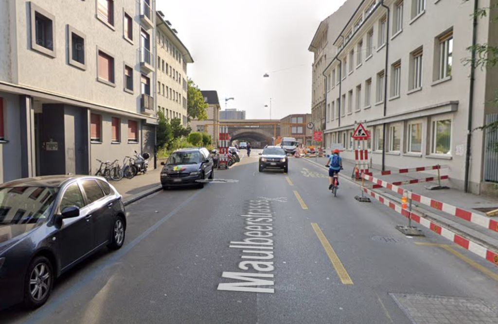 Bombendrohung an Rosentalschulhaus: Polizei mit Grosseinsatz vor Ort