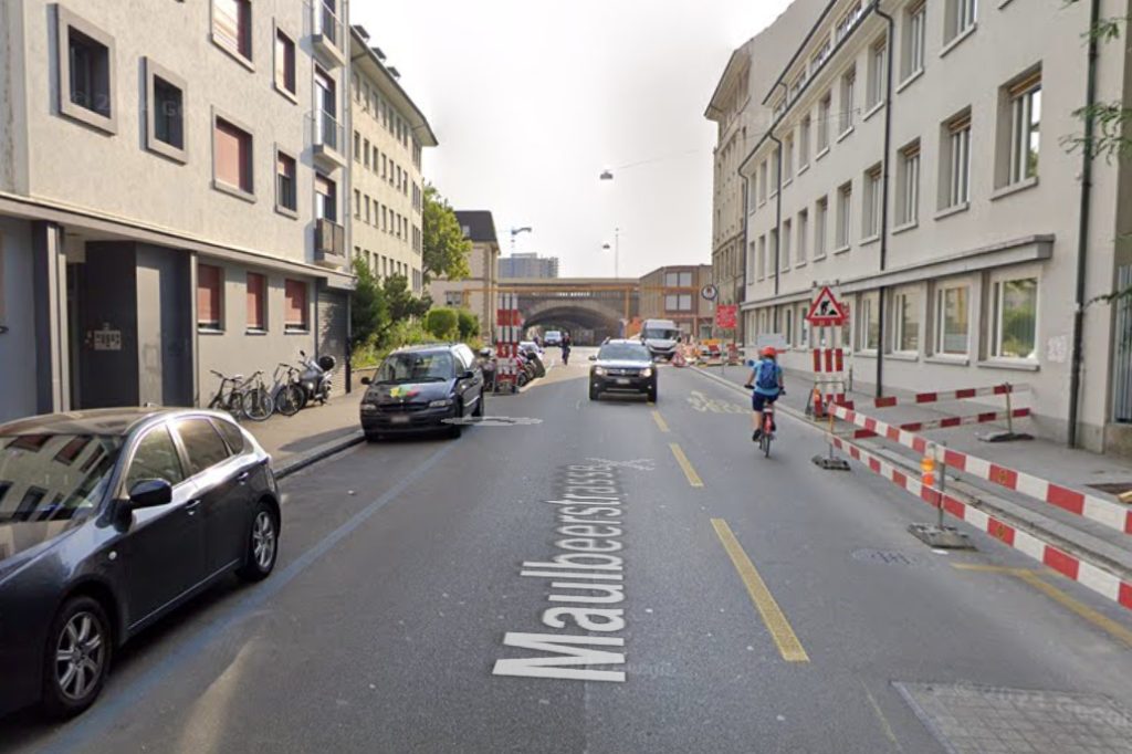 Bombendrohung an Rosentalschulhaus: Polizei mit Grosseinsatz vor Ort