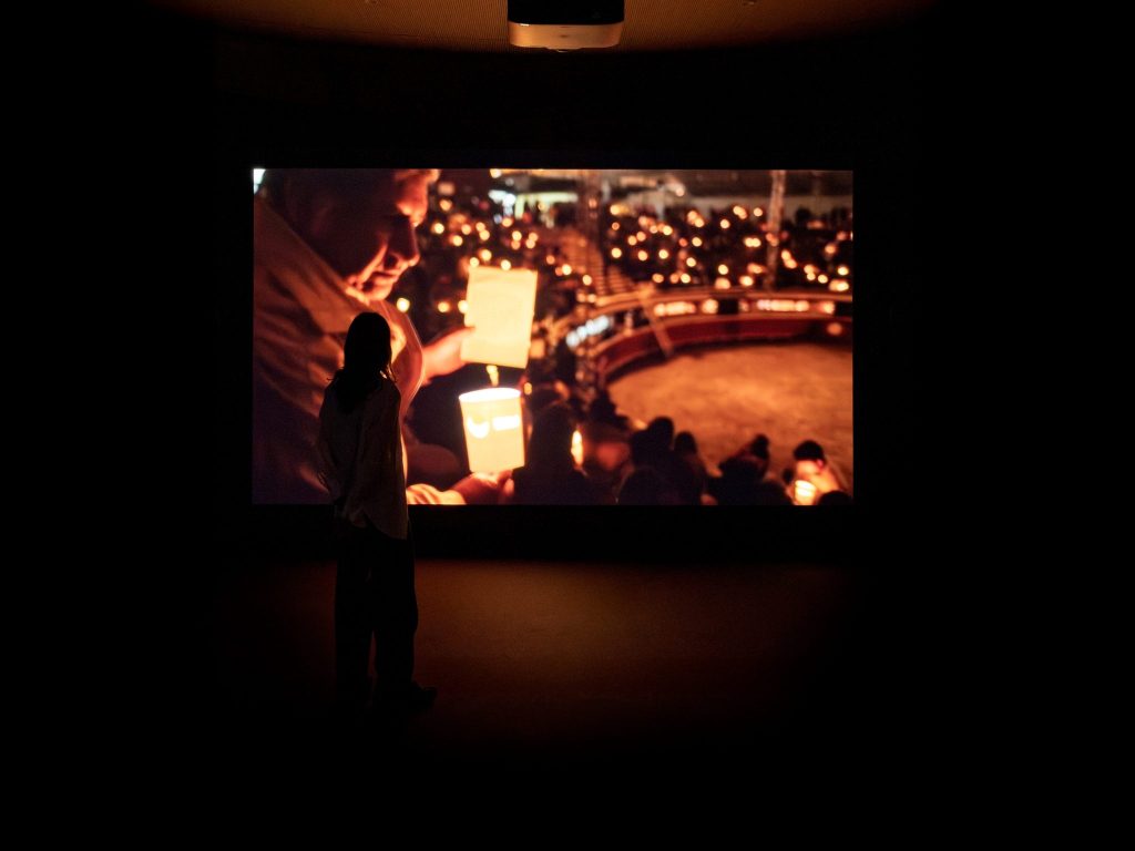 Suzanne Lacy thematisiert im Museum Tinguely Gewalt an Frauen