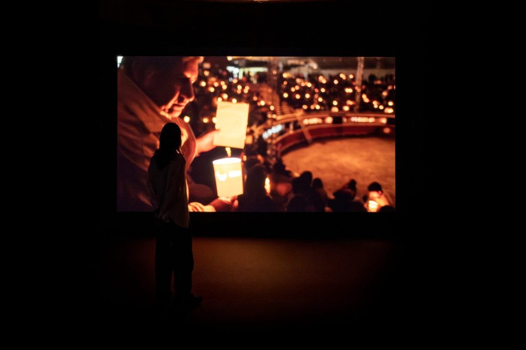 Suzanne Lacy thematisiert im Museum Tinguely Gewalt an Frauen