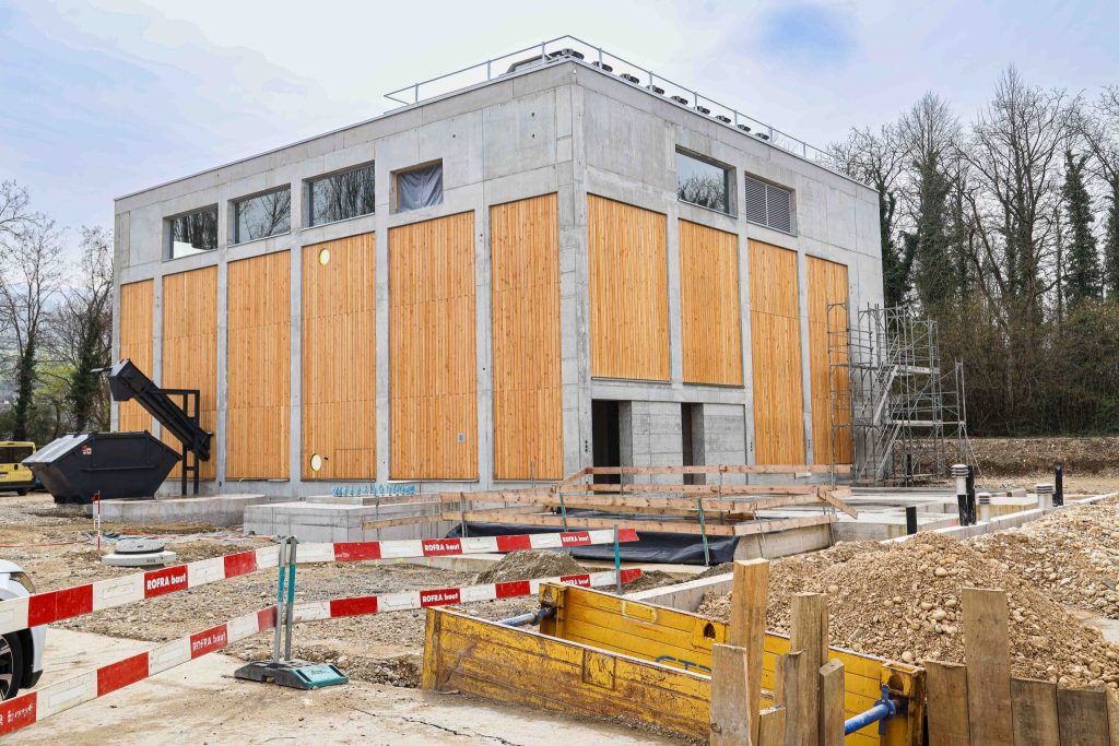 Erste Häuser in Aesch heizen ab Herbst mit Fernwärme