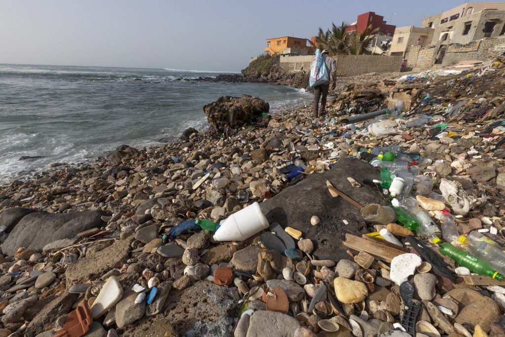 Studie weist Mikroplastikvorkommen im Marianengraben nach